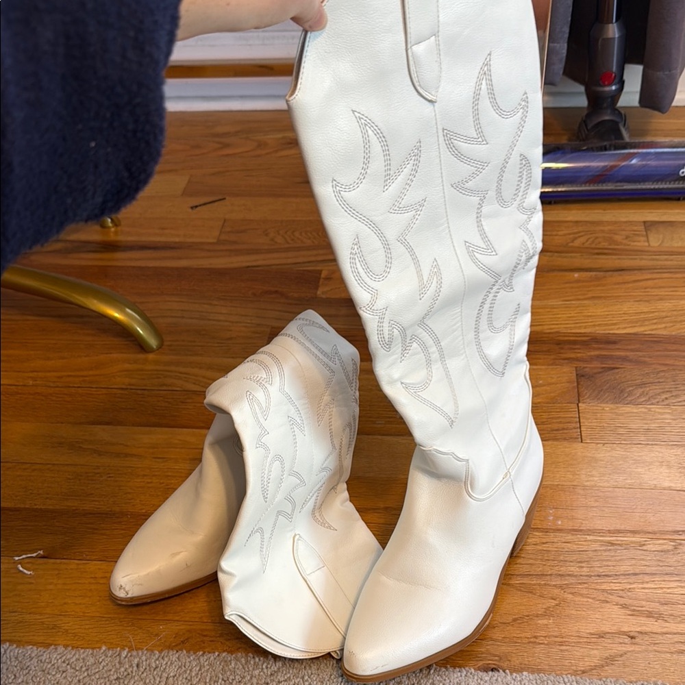 Billini White Heeled Boots with Classic Western Silhouette